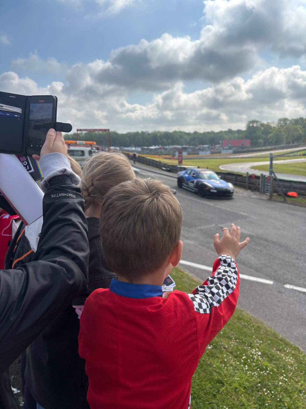 kids waving to daddy Brands hatch gt world challenge